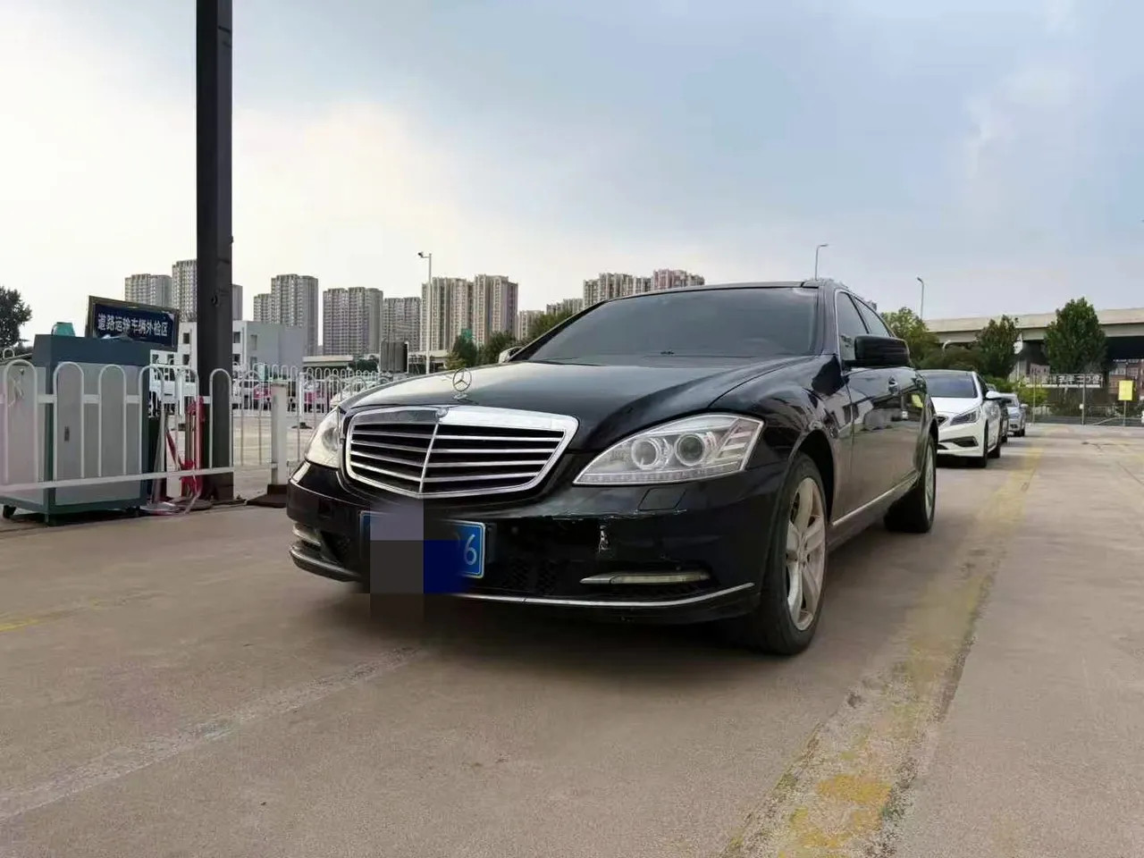 现在大排量的燃油车，是真不值钱了。今天看了一个，11年当时花了150多万的奔驰S