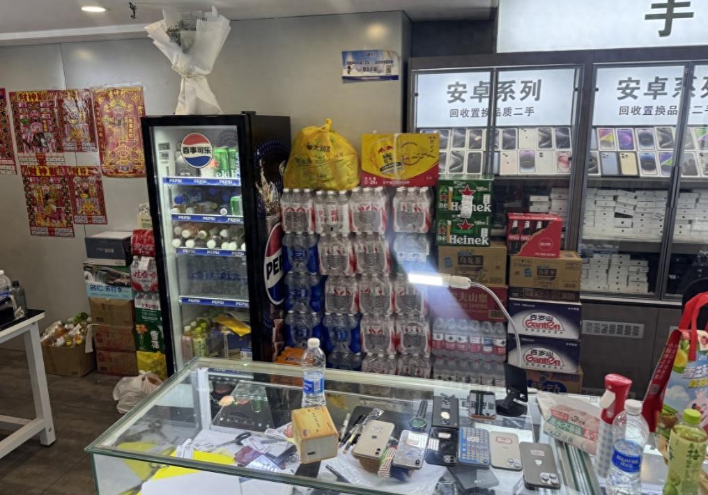 “别再送了，店里真放不下了！”7月21日，黑龙江哈尔滨一家数码店突然被全国网友“