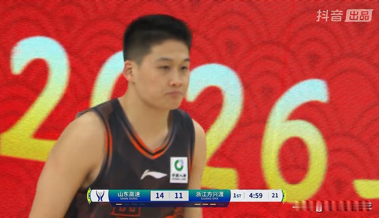 我必须要怒赞山东高速小将王证！在今天进行的山东高速和浙江方兴渡的CBA俱乐部杯季