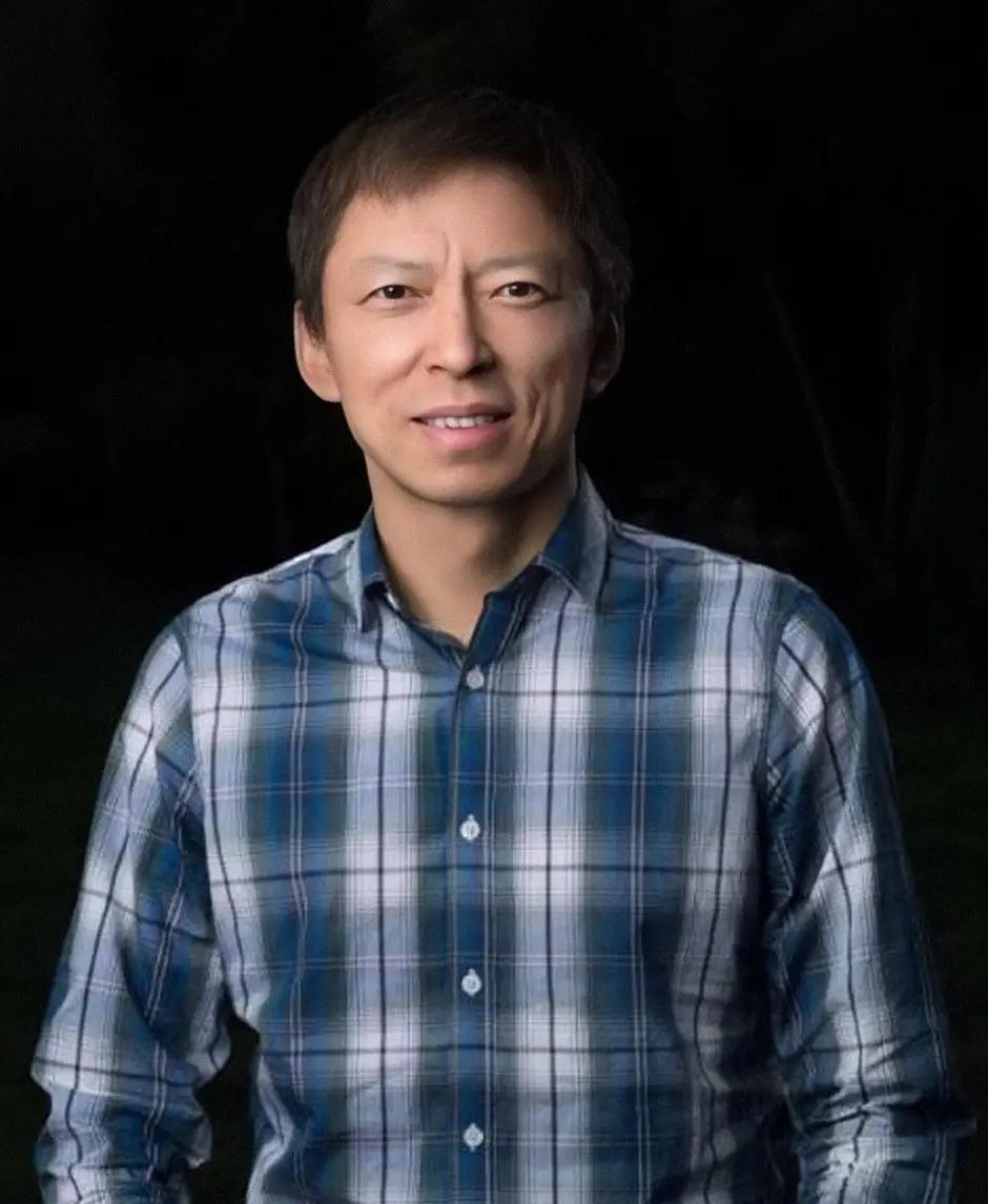 商界大佬张朝阳说：“我在美国过了一段时间，最大的感受，就是他们小的时候受的教育，