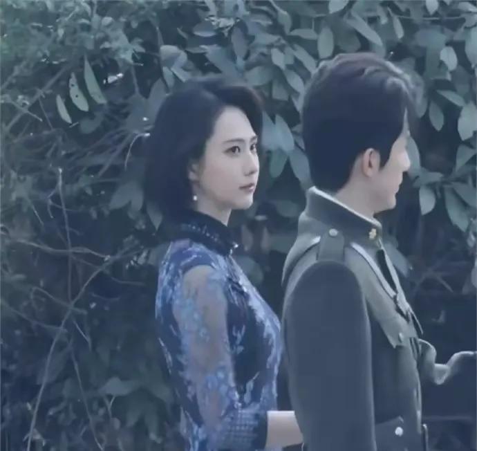 内娱女星，主打一个反骨，七八十岁还想演小姑娘谈恋爱，三十岁的却开始演妈妈了。张