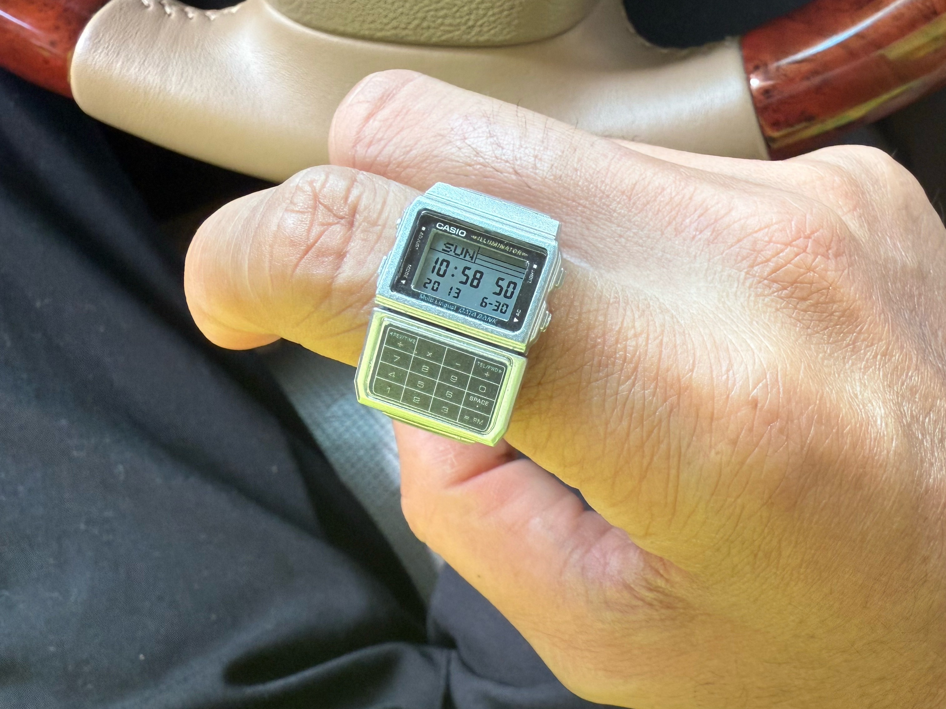 看看你的手表​​​