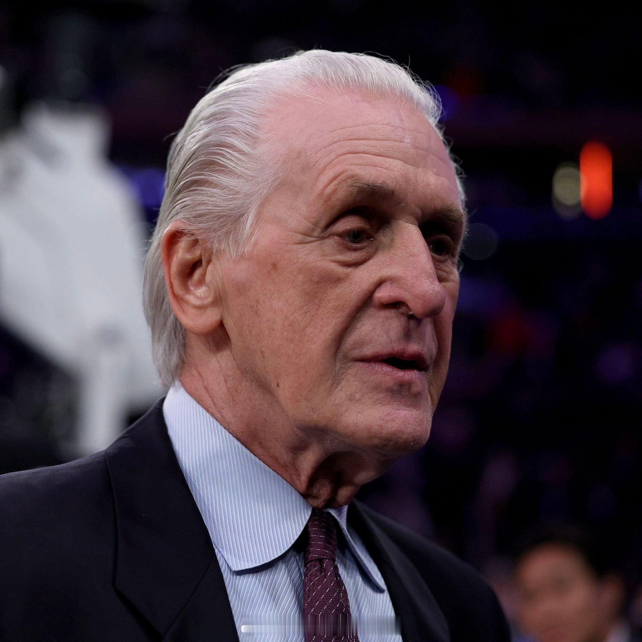 热火记者BarryJackson报道，为得到雄鹿当家球星扬尼斯·阿德托昆博，热