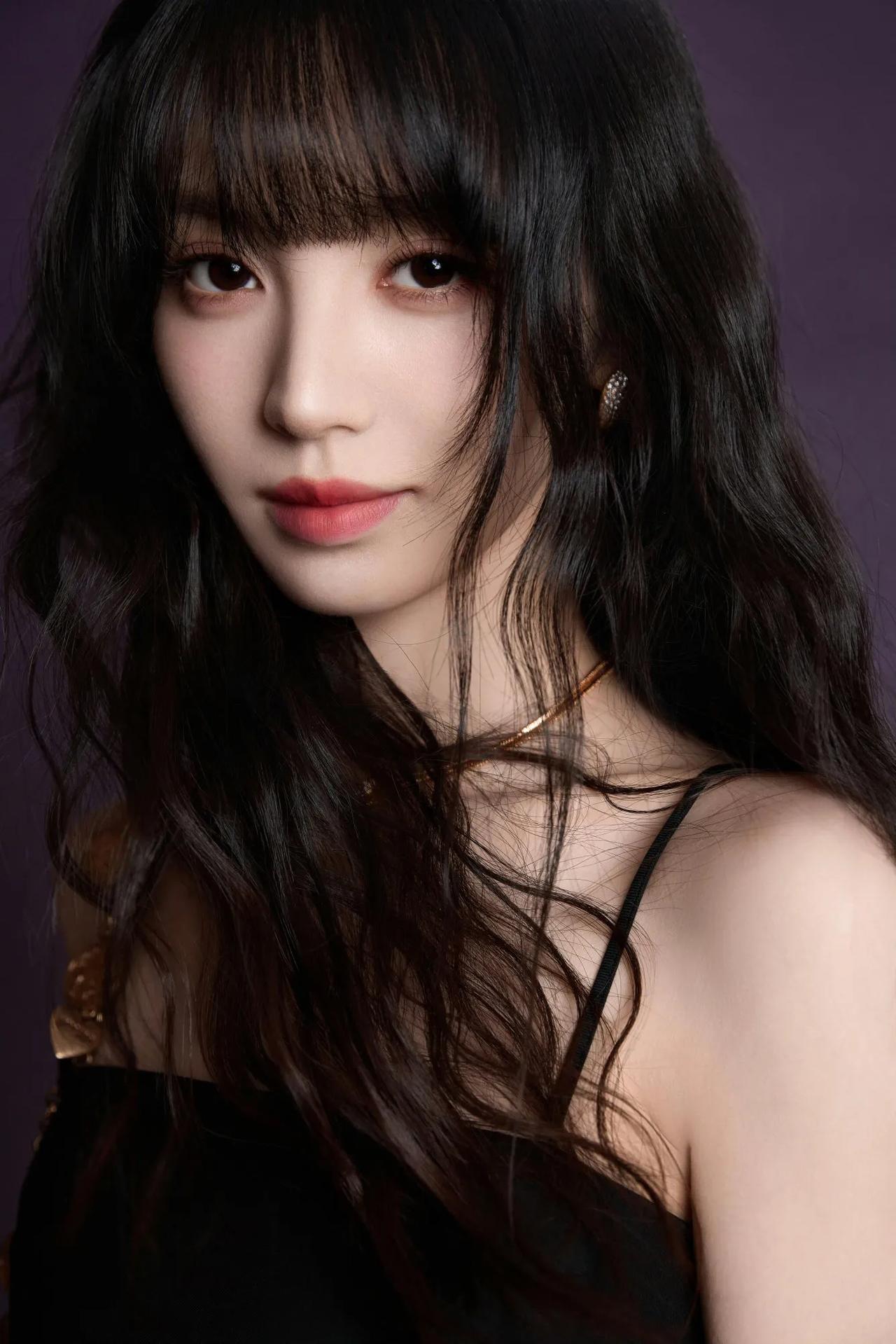 眼睛亮亮的，好美！📷||发一张喜欢的明星照片时尚田曦薇[话