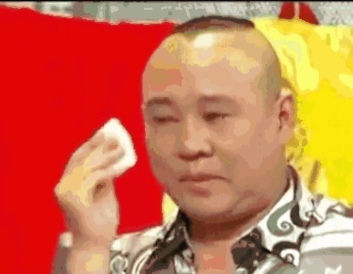2010年郭德纲37岁寿宴，饭菜吃到一半，曹云金才来，敬了一圈酒，转身要走被拦住