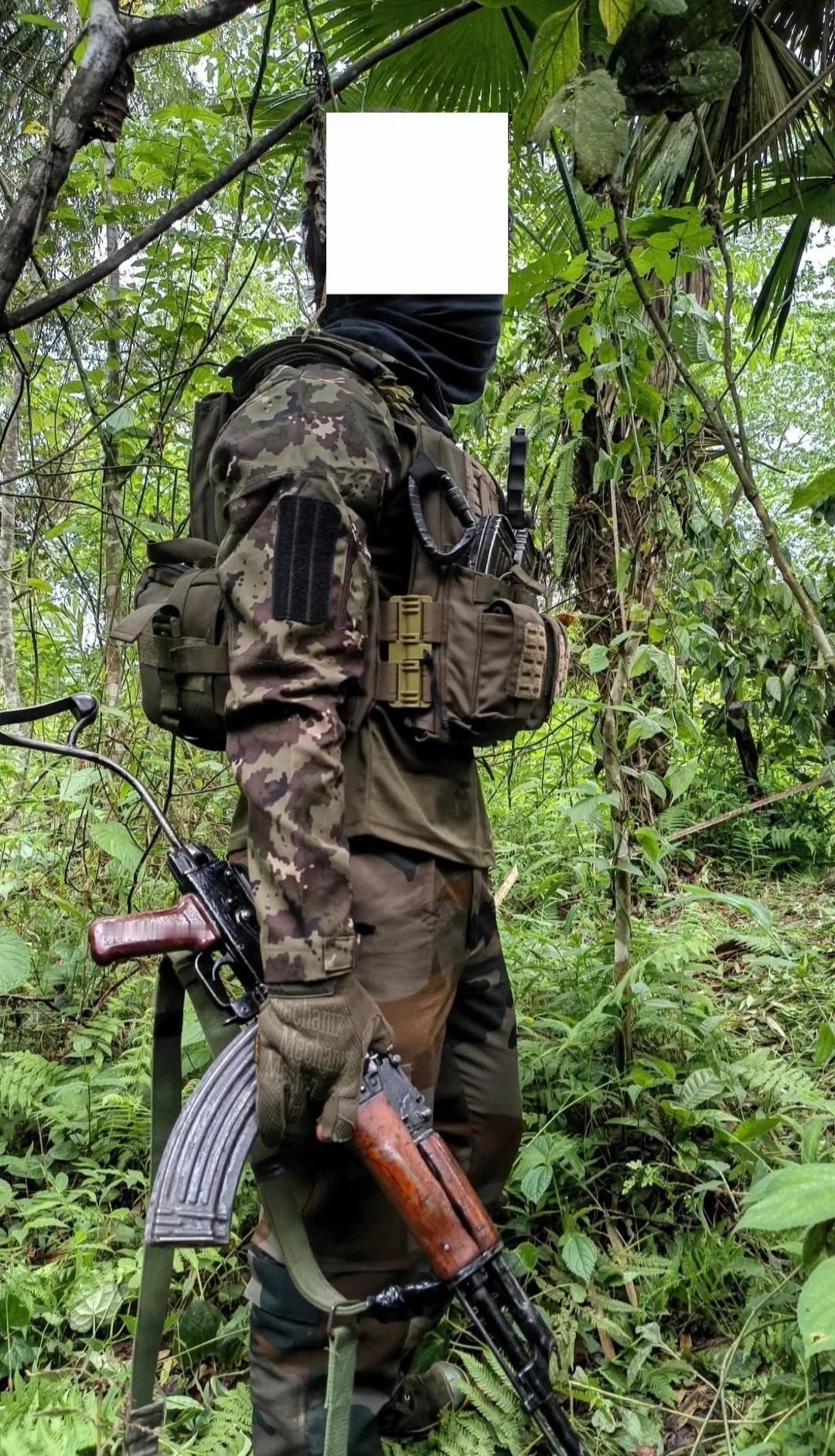印度特种部队士兵与罗马尼亚产突击步枪