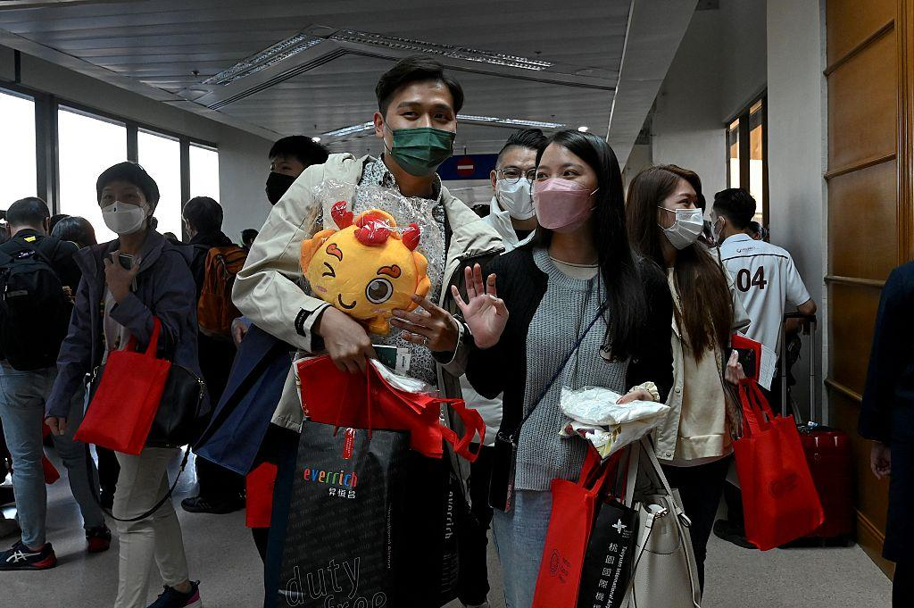 菲律宾这回是真凉透了！中国一句话不说，直接撤人！150名教师从国庆起分批回国，干脆利落，毫不拖泥带水