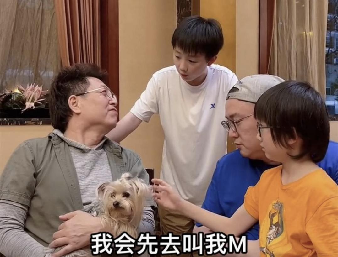 王为念独子王奥低调生活，留学回国后从事文化工作，父子关系融洽提起王为念，大伙儿