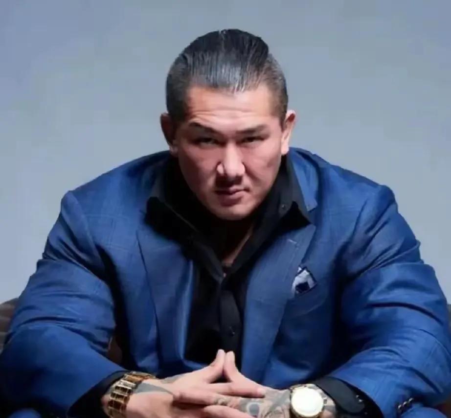 “大陆最美的风景是人，他们人好好。”真不敢相信，两臂纹身的馆长也能说出这么有水平