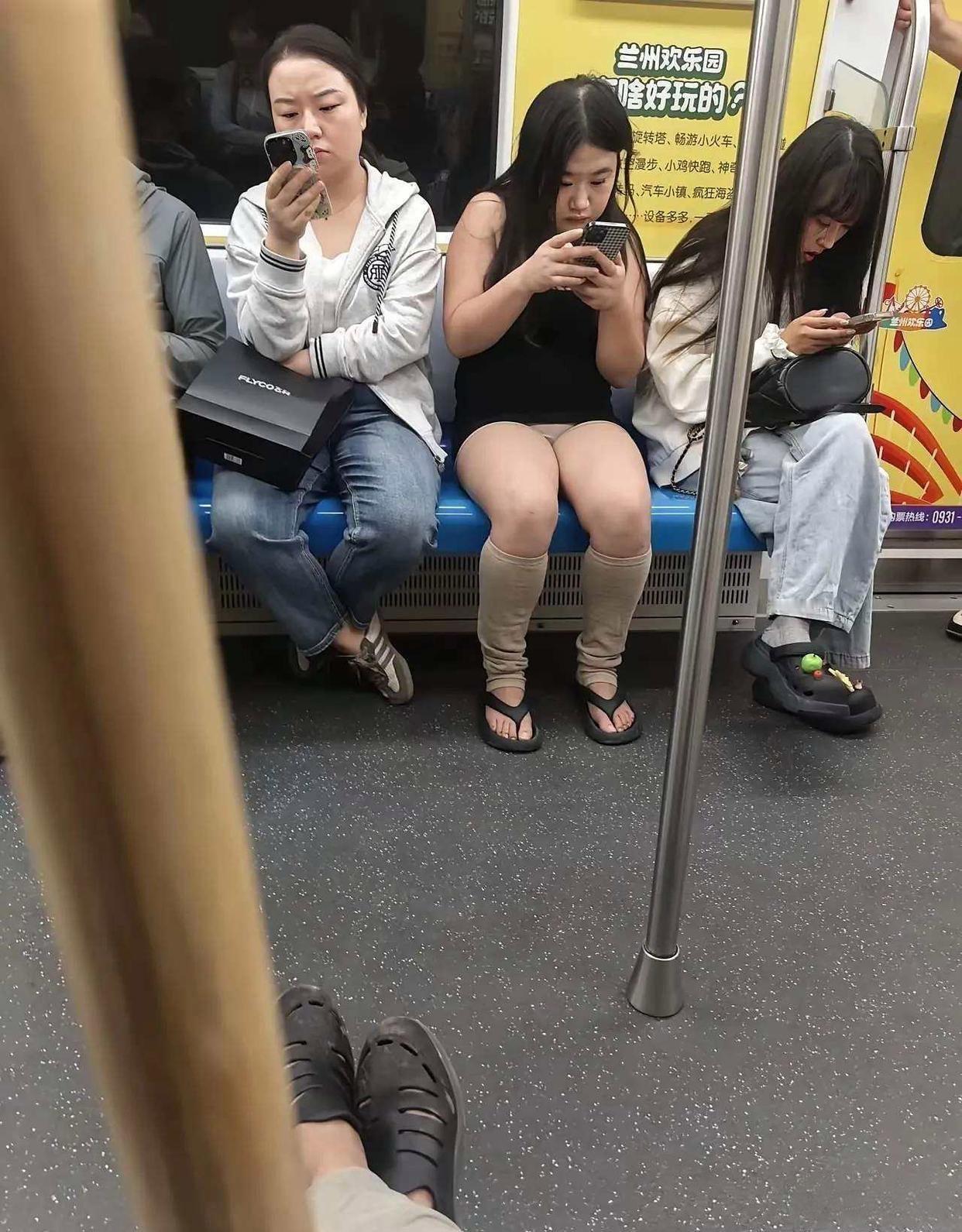 她腿怎么了呢