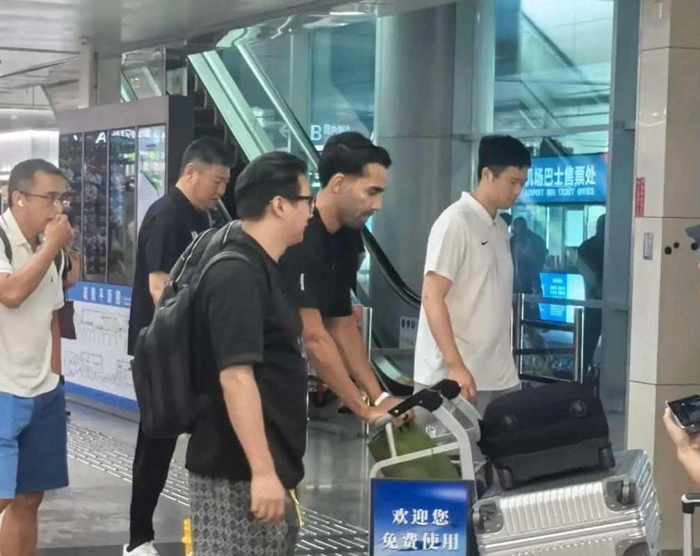 拍手叫好？第一“懒汉”确定离队，泰山队总算甩掉了大包袱？球迷：内心五味杂陈，浪费