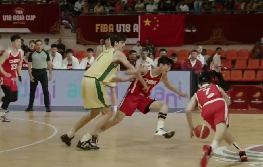 吹得什么玩意，这不违体犯规啊？u18男篮亚洲杯