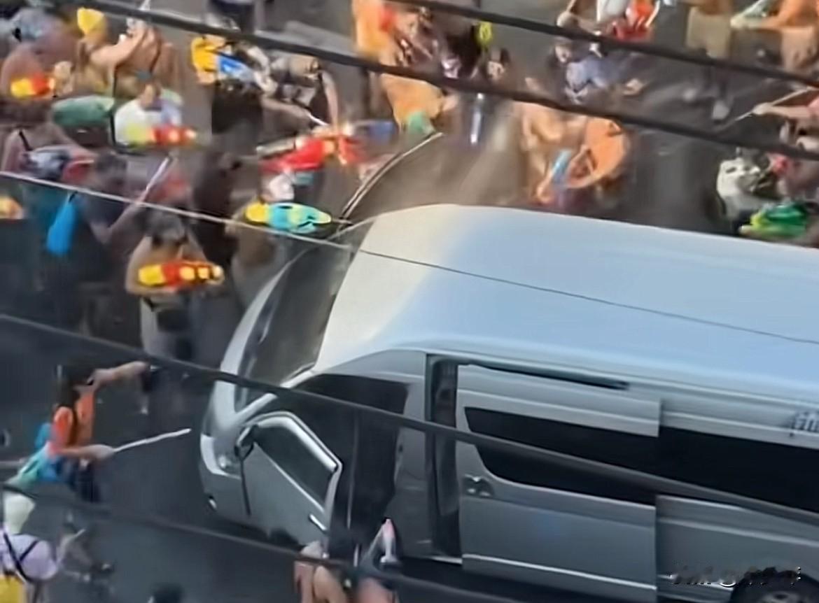 这哪是泼水节，简直是索命节。2026泰国泼水节4月10日到16日七天之内，共