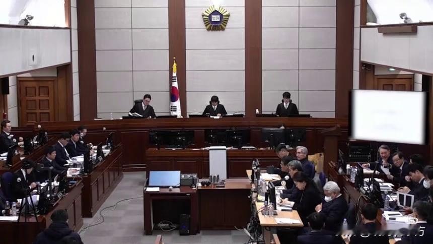 【明天韩国前总统尹锡悦将“喜提”自己第一个罪名宣判】明日，尹锡悦‘妨碍逮捕’案进