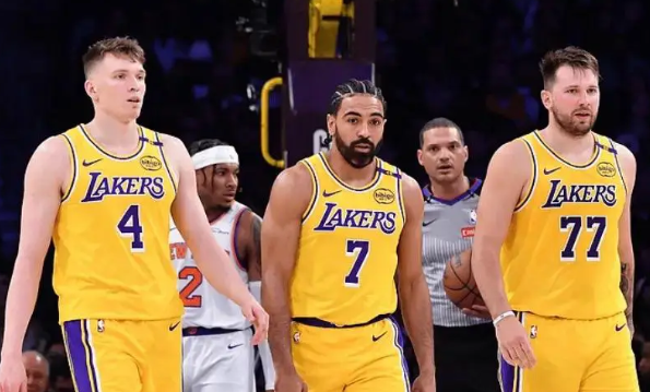 聊聊克内科特克内合同休赛期是球队选项，目前来看湖人已经没把他当成未来的一员了