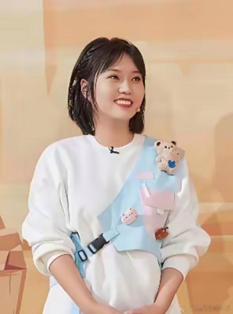 毛不易问李雪琴:“如果朋友结婚，男女都是你的好朋友，要随多少份礼？”李雪琴说:“