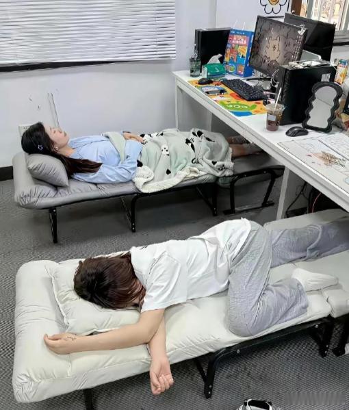 同样是午休，左边可能工资更高，你信吗？