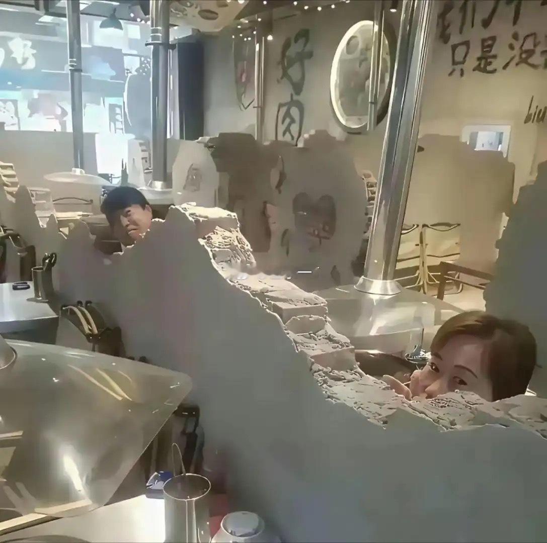 表弟说开了一家烤肉店，这装修风格有点眼熟啊