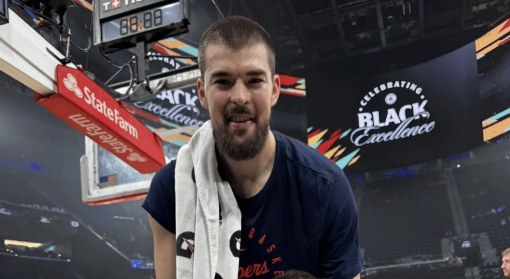 祖巴茨的交易已经正式完成。快船篮球运营总裁劳伦斯-弗兰克在声明中谈到了这笔交易的