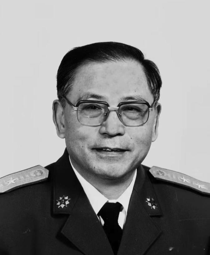 1950年，粟裕正在汇报工作，门突然被撞开。李克农冲进来，声音发颤：“粟裕同志，