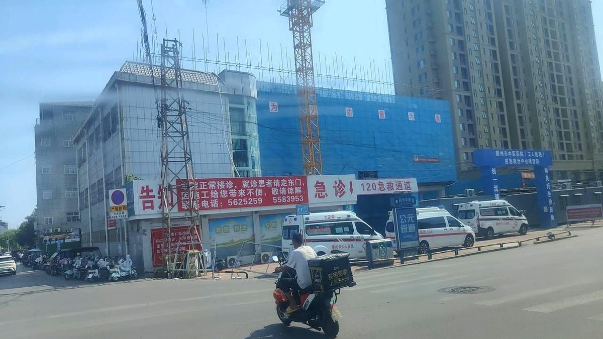 很多点外卖的客户，往往会备注：放门口，对于外卖骑手来说，你知道里面坑有多深吗？