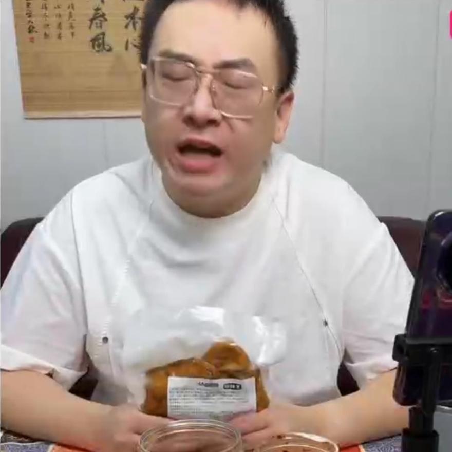 云昊直播间说，“本来52万是大药房给的，标杆那里崩出来的米，给她找好一个工作，不