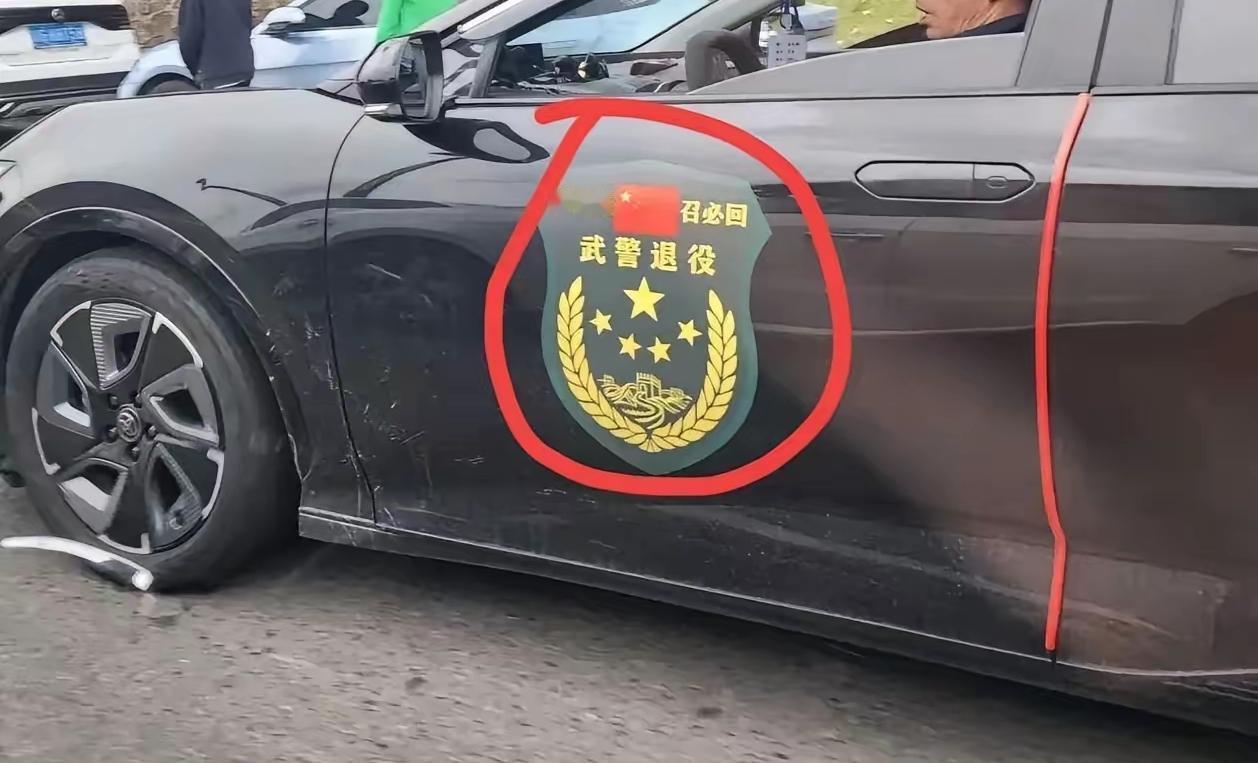 从个人的经验来说，我觉得车主大概率就是两年义务兵退役的，不知道有多少人和我的想法