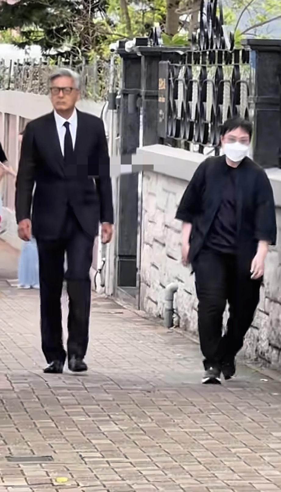 7月4日，周润发现身香港九龙城参加钟景辉的葬礼，他双眼红肿嘴角下垂，状态看着很差