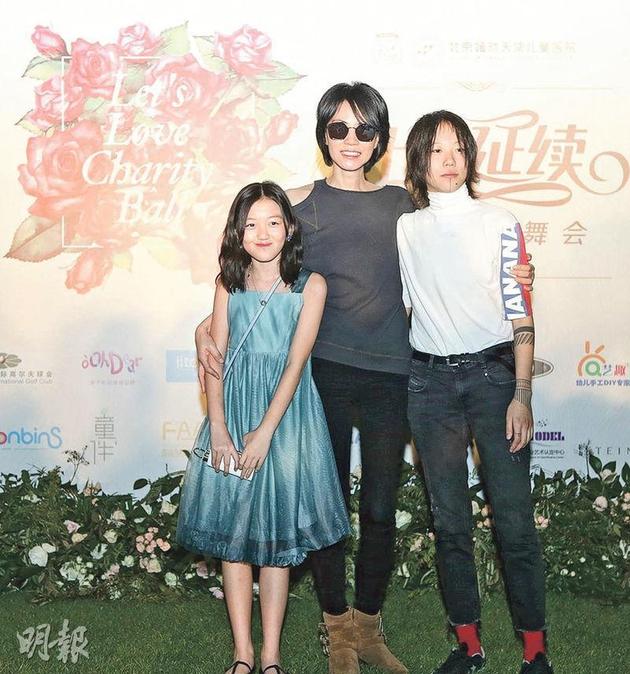 已离婚4年,天后王菲也重投旧爱谢霆锋怀抱,但两人为了11岁的爱女李嫣