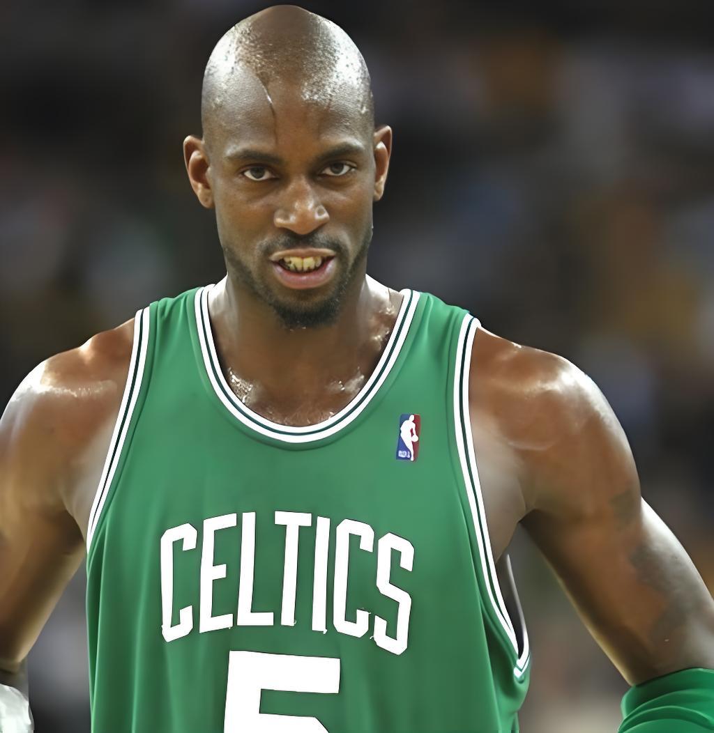 加内特为哈登抱不平，他认为没有人比哈登更适合接替库里入选全明星的球员。昨天勇