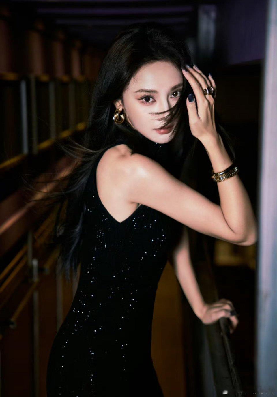 彭小苒请不必为我准备任何礼物谁懂这份双向奔赴的美好！彭小苒感恩粉丝不离不弃，