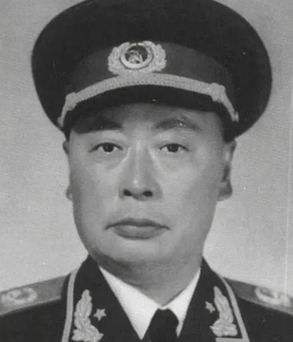 陈毅的母亲曾是四川一个大户人家的小姐，17岁那年,，经别人介绍，与一个地主家的少