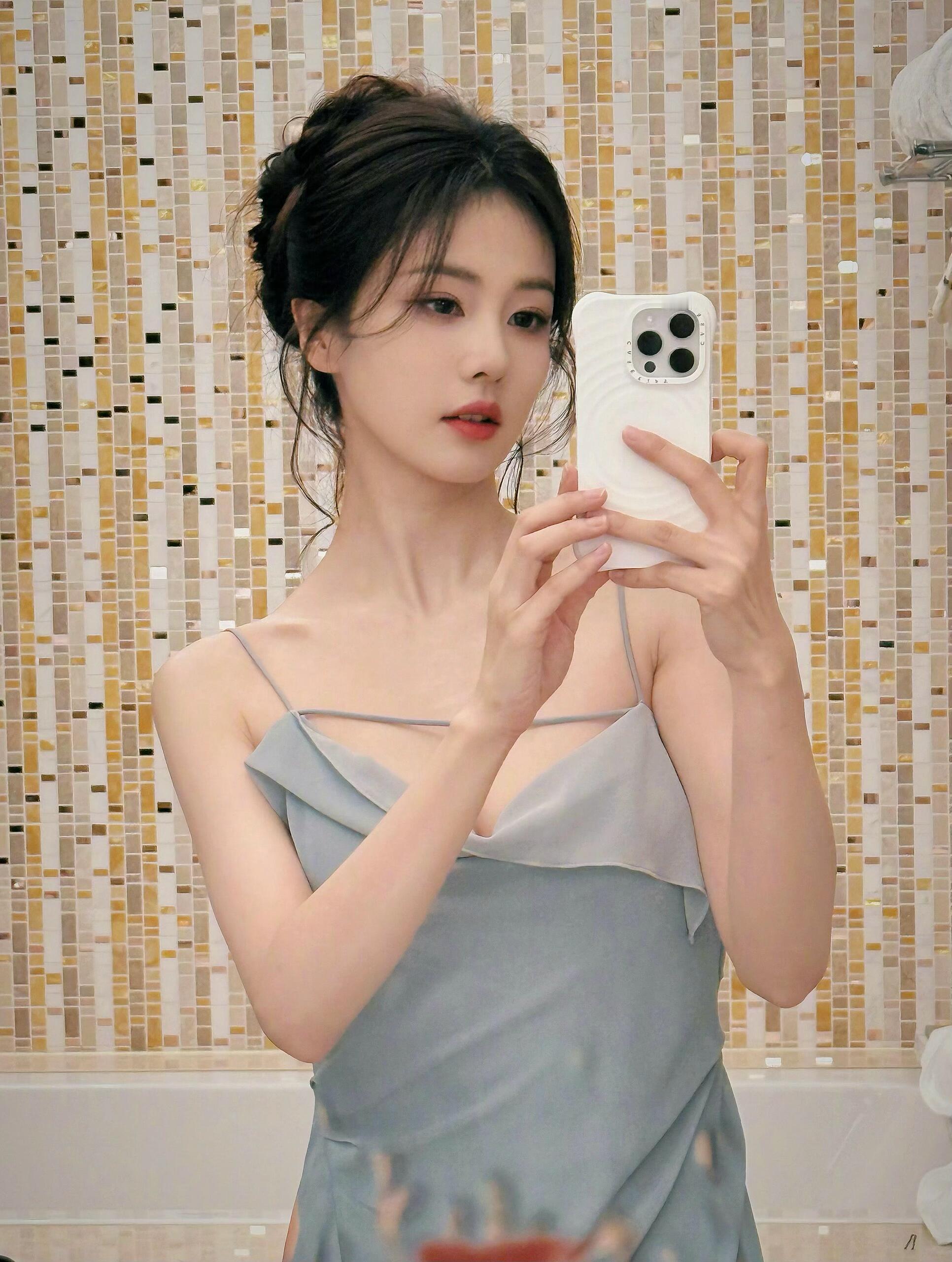 白鹿这吊带是认真的吗？