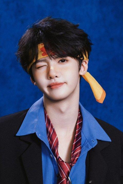 张奕然发带和棒球更配吗张奕然美式男高张奕然美式男高来啦