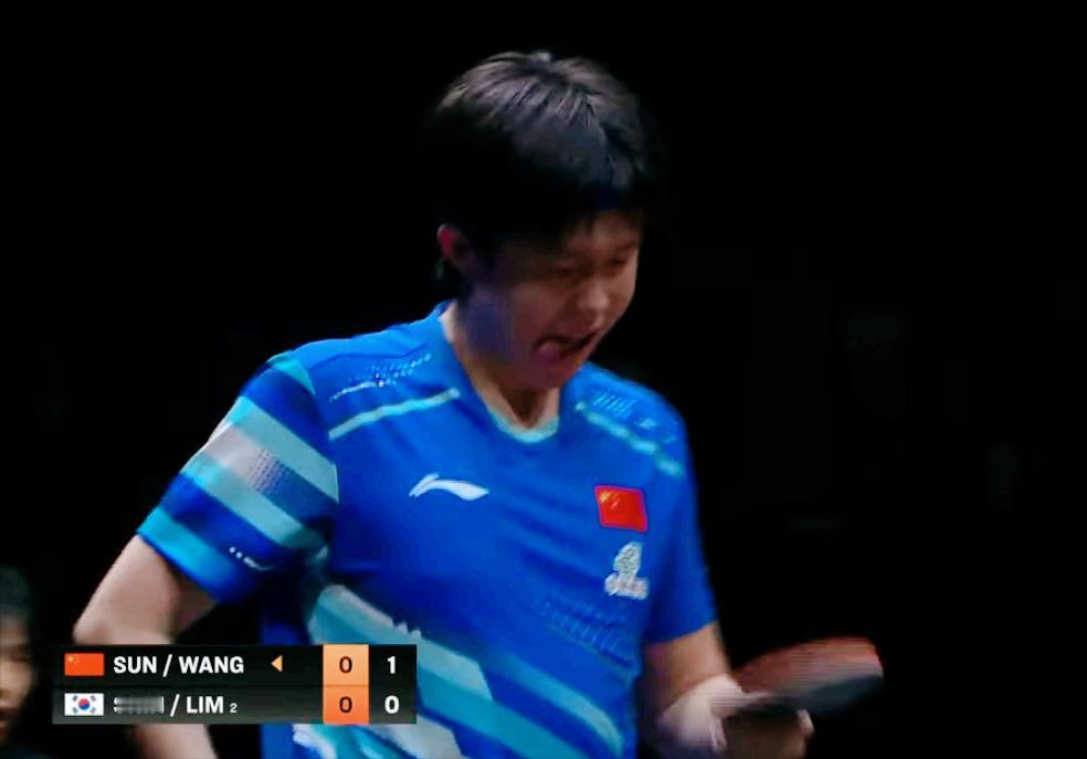 孙颖莎为何忍受脚痛，继续打？我看有观众说，她不想观众失望，因为很多球迷是奔