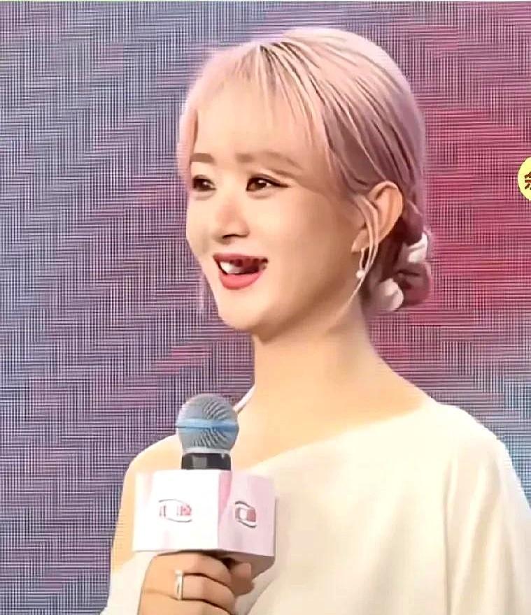 赵丽颖删博真相终于浮出水面！吃瓜群众都猜错了，根本不是因为怼网友，而是和新剧