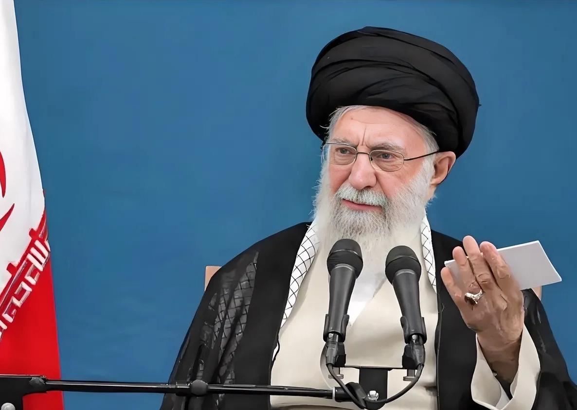 伊朗总统府在第一轮空袭中遭到重创，伊朗总统佩泽希齐扬目前下落成谜。以色列和美