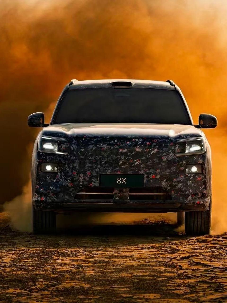 极氪官方前脚刚放出极氪8X伪装图，后脚就刷到了极氪8X实车图，与极氪9X挺像的，