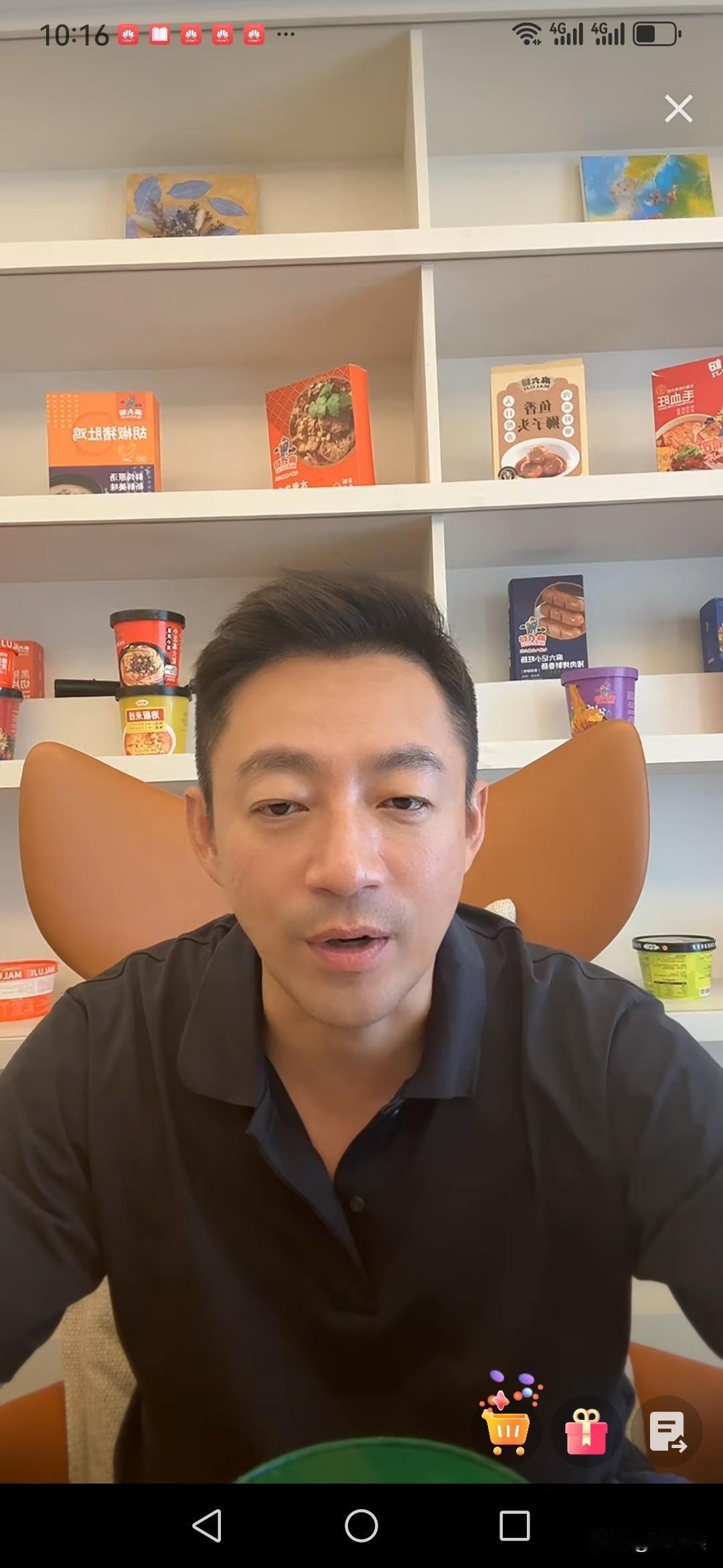 汪小菲，正面回应为何不接孩子回北京读书的原因。9月16日上午，汪小菲开直播聊