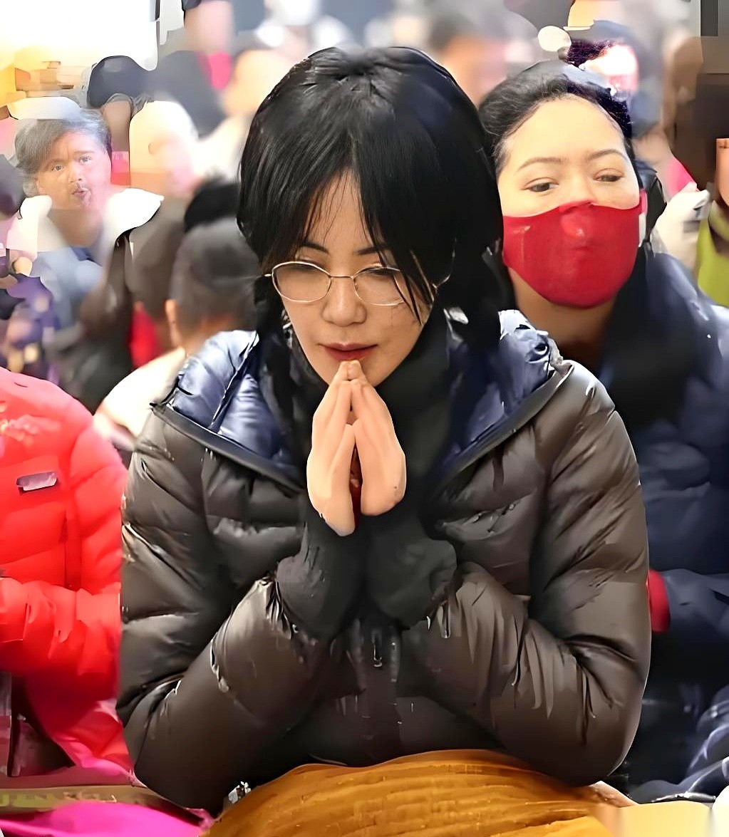刚离完婚跑去西藏磕长头，转脸就被90岁的世交长辈公开指着鼻子骂：“愚妇！高冷全是装的，肚子里根本没墨