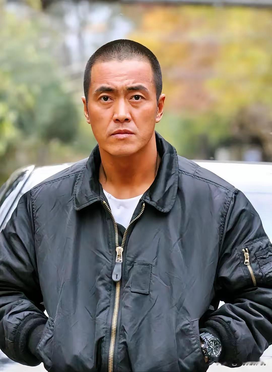 大家还记得这位男演员吗？他今年51岁，土生土长的哈尔滨人，毕业于北京电影学院。