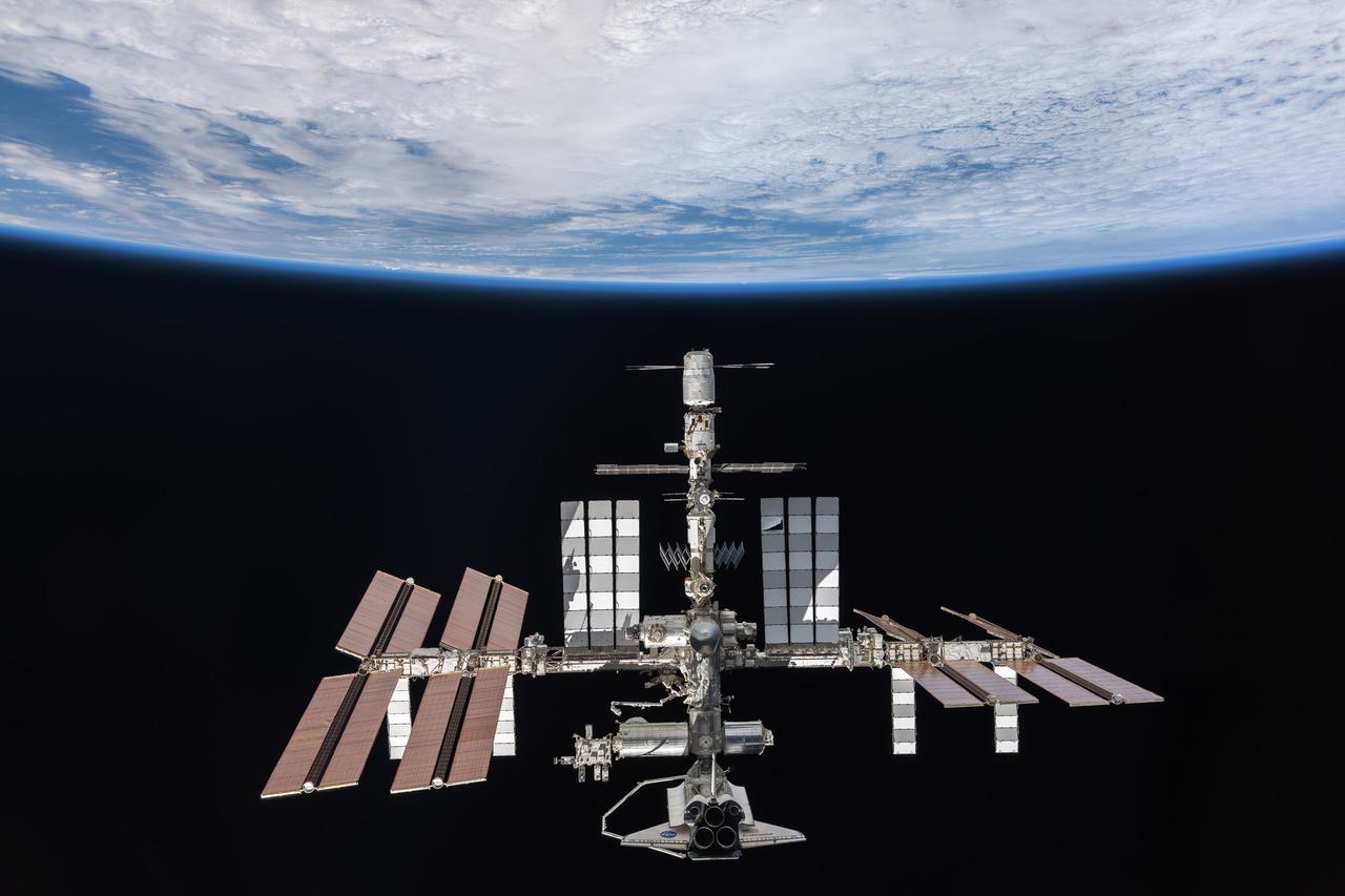 国际空间站俄罗斯星辰号模块发生重大空气泄漏，导致12号乘组宇航员于2026年6月