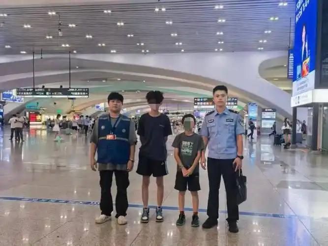 2026年8月2日，广州市荔湾区多宝街道御景社区网格员日常巡查中，发现两名来自贵