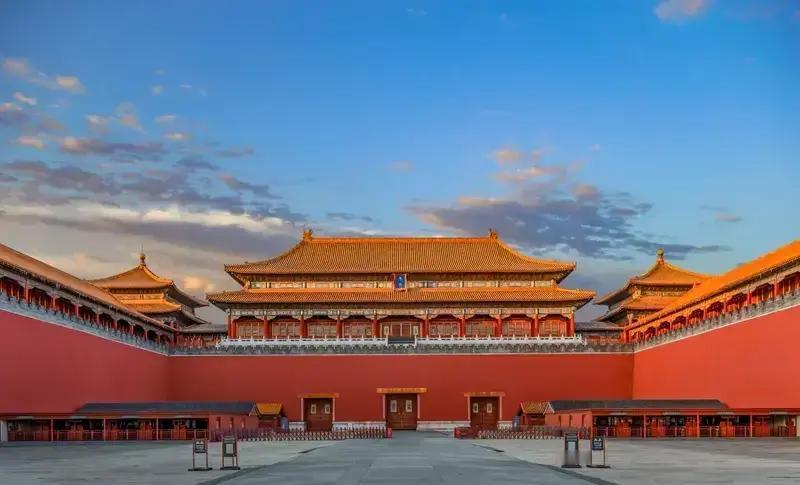 金灿荣教授提到中美都在做决战准备，还说2027年可能是解放战争的最后一战。他分析