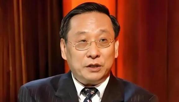 “乡巴佬”万斯曾暗示中国：如果不接受关税，就考虑战争。话音未落，中国学者高志凯就