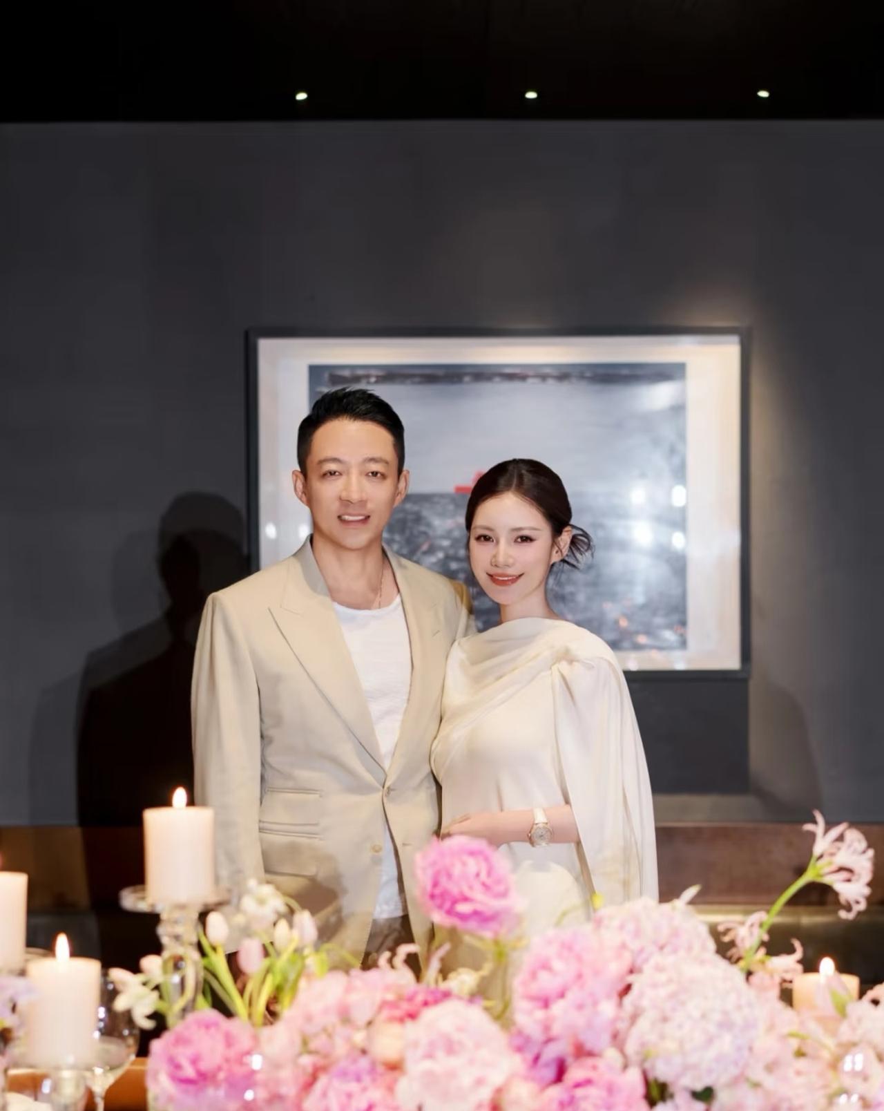 他现在的老婆马小梅，我感觉人还不错，是家中独生女，爸妈还帮忙带两个小孩，现在是带