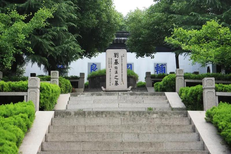 朱元璋杀才子的原因挺复杂。就拿刘伯温来说，洪武三年大封功臣时，李善长封韩国公，徐