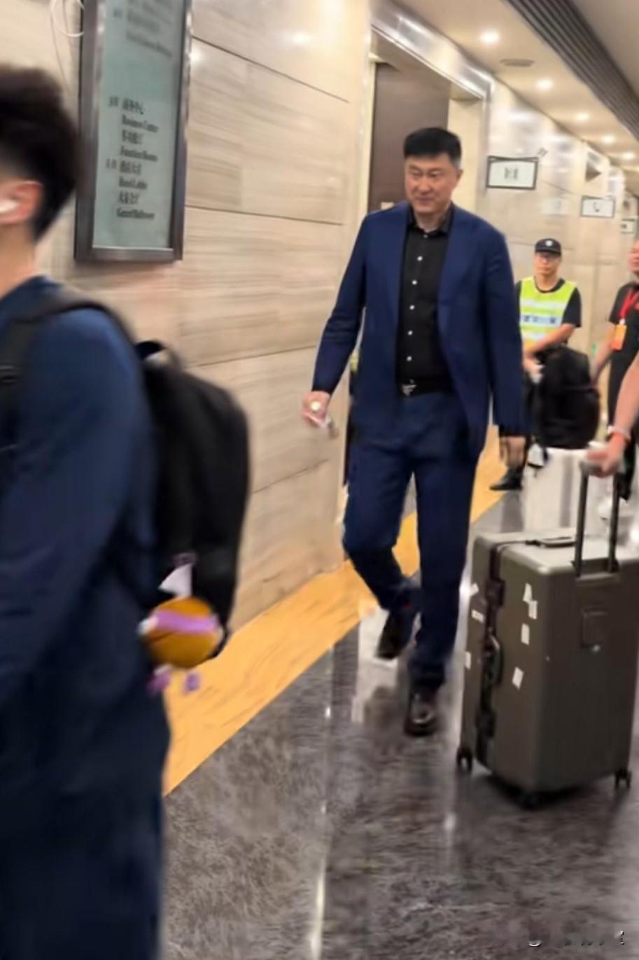 不是瞎说，广东这赛季能走多远，完全取决于杜锋接下来的操作！随着深圳击败宁波取得