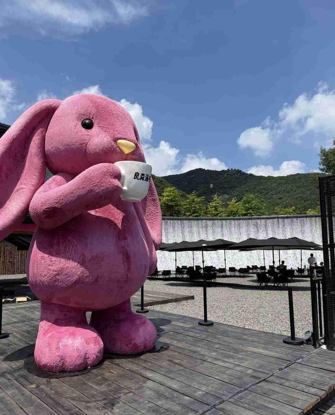 我的今日状态：😭伤心难过我这里的天气：🌤️多云大连新晋网红「良森瀑布咖