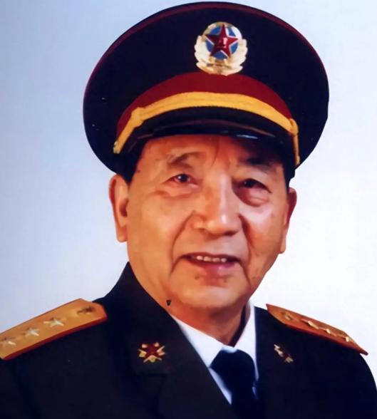 当年秦将军落难时，他还是个上尉，冒着风险带将军长子去长沙治病，秦将军复出后，托尤